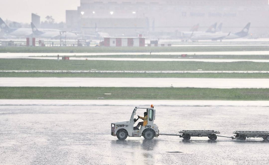La rehabilitación hidráulica permitiría mejorar el desalojo de agua pluvial de pistas de la terminal. Foto: Archivo/EL UNIVERSAL.