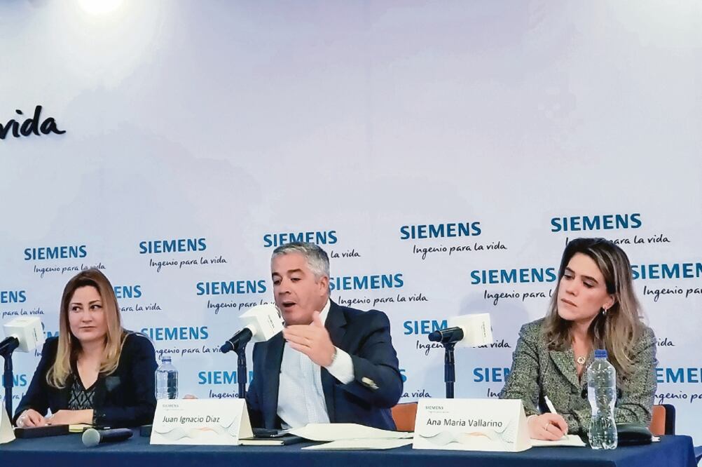 Juan Ignacio Díaz, CEO de Siemens México, Centroamérica y El Caribe, durante la presentación de los planes de la compañía en el país. Entre los proyectos está invertir en investigación y desarrollo (ROBERTO NOGUEZ. NOTIMEX)