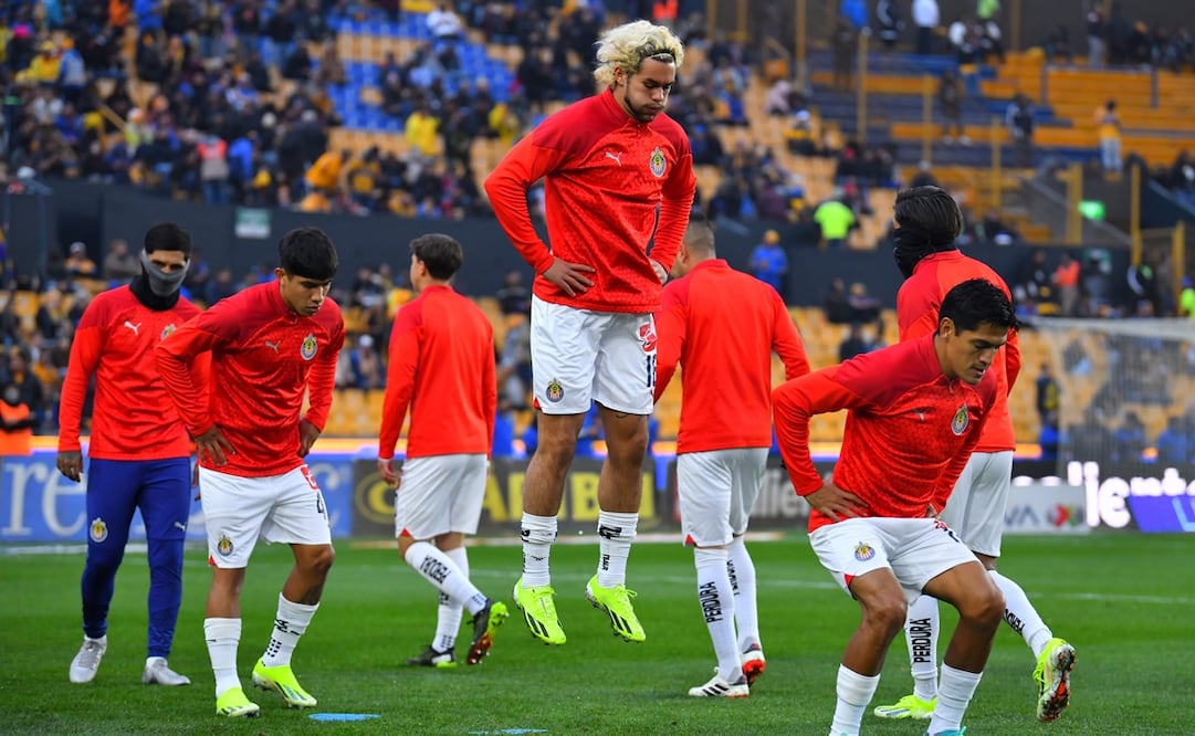 Chivas en calentamiento durante la Jornada 2 del Clausura 2024 - Foto: Imago7