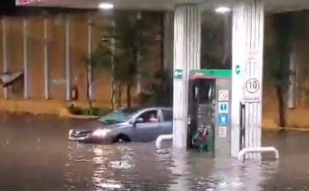 Gasolinera en la autopista México -Querétaro en el enlace con la avenida Reyes Heroles -Vallejo- en Tlalnepantla. Foto: Especial