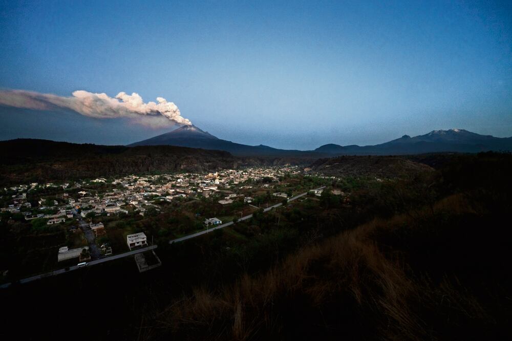 Tras la disminución de la actividad volcánica de Don Goyo, la calidad del aire se ha vuelto aceptable en Puebla, Morelos y Tlaxcala, Foto: Marco Ugarte / AP