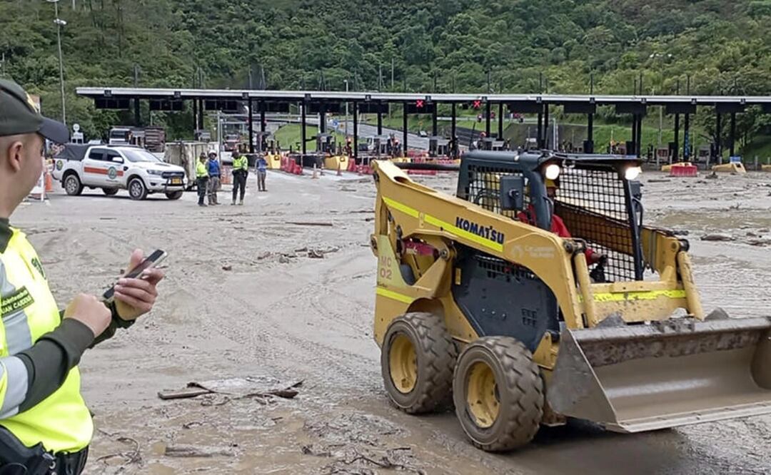 Vista general del peaje Naranjal en la carretera Bogotá-Villavicencio luego de un deslizamiento de tierra cerca del municipio de Quetame. Foto: AFP