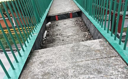 Colapsa parcialmente puente peatonal sobre avenida Río Churubusco; realizan cierre parcial de carriles centrales 