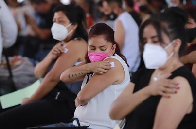 Inmunizar al 40% de la población de cada país, terminaría con la fase aguda de la pandemia 