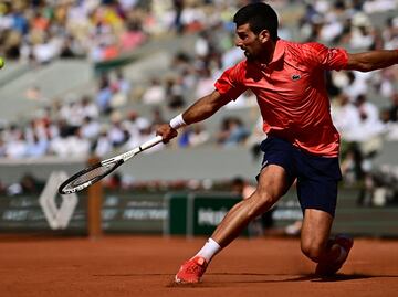 Novak Djokovic se instala en octavos de final de Roland Garros; sigue sin perder un set