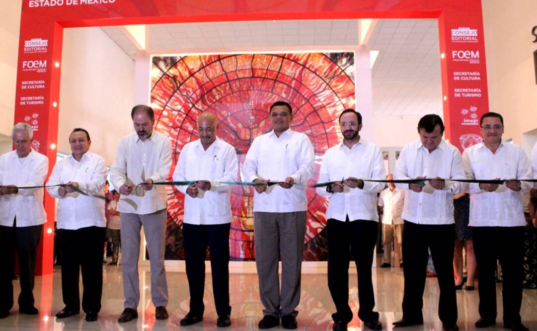Realizaron el recorrido el escritor Juan Villoro, Rafael Morcillo, director de la FILEY, Ismael Ordoñez, secretario técnico del CEAPE. (FOTO: Especial)