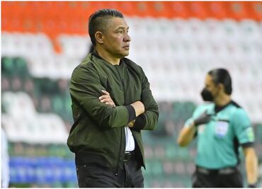 Ambriz se debilita para dirigir a Costa Rica, surge otro mexicano como opción