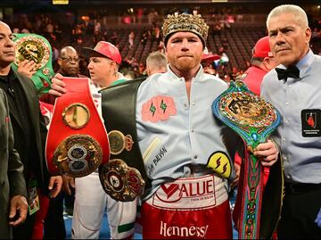 Conoce las millonarias pérdidas que sufrirá el Canelo Álvarez por su lesión