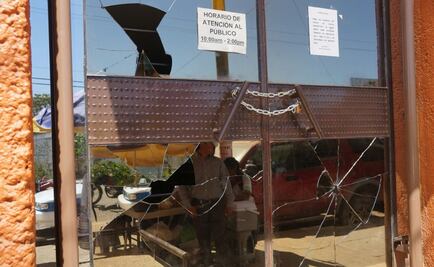 Normalistas vandalizan oficinas de Educación en Oaxaca