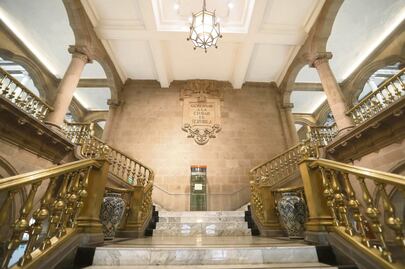 Quinceañeras “totalmente palacio”: abren escalinata para fotos de bodas y XV años