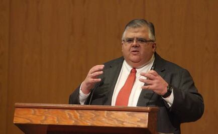 Carstens says peso volatility due to Fed meeting
