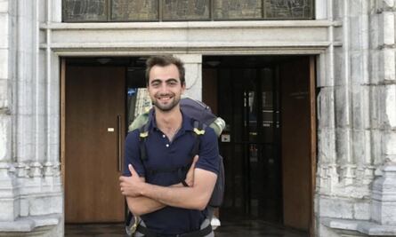 El "héroe de la mochila" que enfrentó a atacante que agredió a niños a cuchillo en Francia: VIDEO