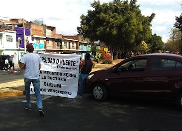 Cumple 47 días paro de trabajadores de Universidad Michoacana