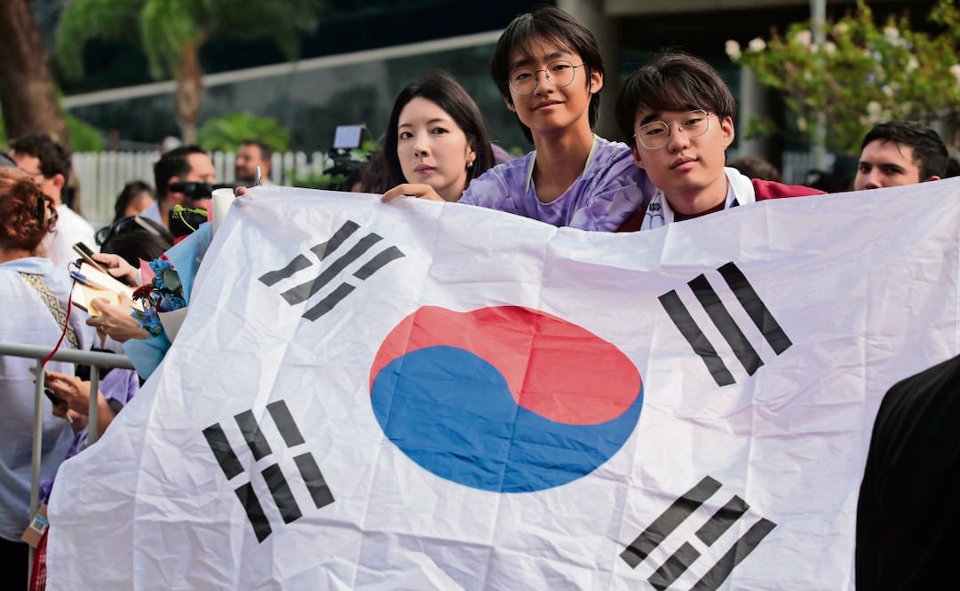 Decenas de jóvenes coreanos y mexicanos recibieron a la Selección de Futbol de Corea del Sur a su llegada a Guadalajara, el pasado 5 de junio. Foto: Miguel Garcia García / EL UNIVERSAL