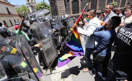 Investigan a policías por uso excesivo de la fuerza contra periodistas y comunidad LGBTTTI durante protesta en Toluca
