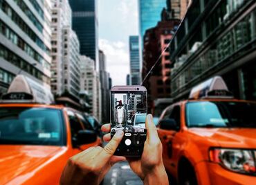 Truco para enviar audios con voz de superhéroe en WhatsApp