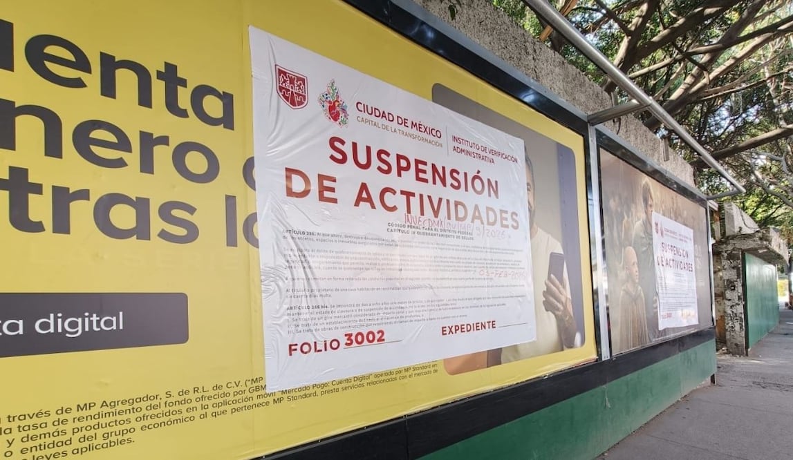 Suspenden 19 vallas publicitarias irregulares en CDMX; buscan reducir contaminación visual, informó el Invea. Foto: Especial