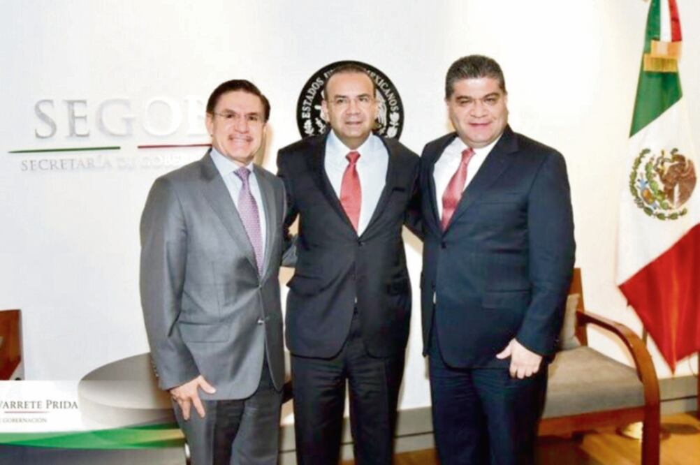 El gobernador de Durango, José Rosas Aispuro; Alfonso Navarrete Prida, titular de Gobernación, y el mandatario de Coahuila, Miguel Riquelme. (TOMADA DE TWITTER)