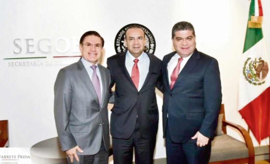 El gobernador de Durango, José Rosas Aispuro; Alfonso Navarrete Prida, titular de Gobernación, y el mandatario de Coahuila, Miguel Riquelme. (TOMADA DE TWITTER)