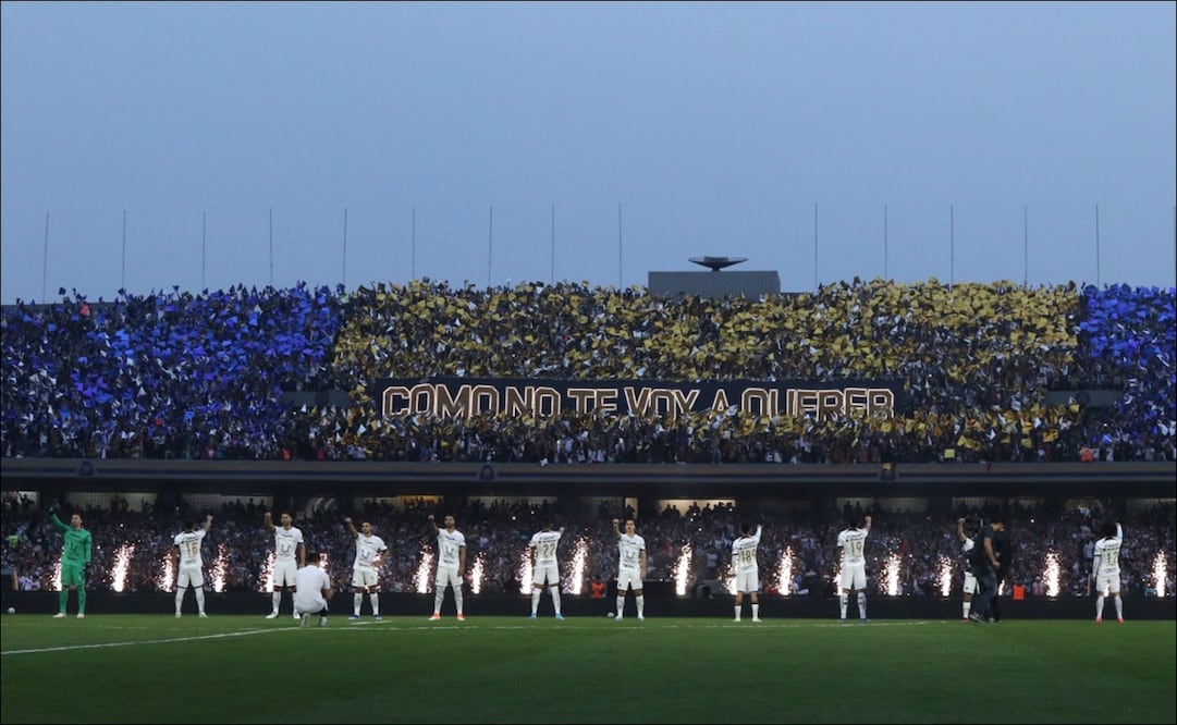 Pumas y la Rebel impresionan con tremendo mensaje y pirotecnia durante el Himno de la UNAM / FOTO: Carlos Mejía-EL UNIVERSAL