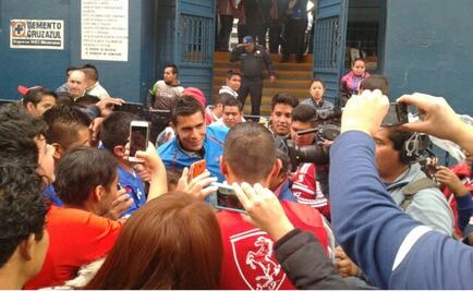 Sufre Oswaldo Sánchez para entrar al estadio Azul