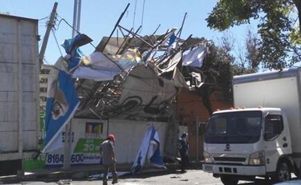 Billboard falls in Mexico City