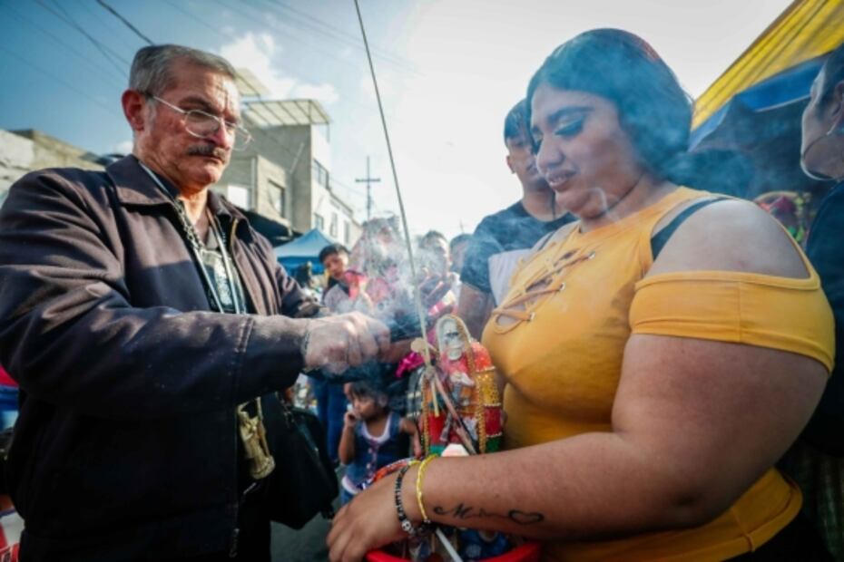 Barrio Bravo se llena de fieles de la Santa Muerte