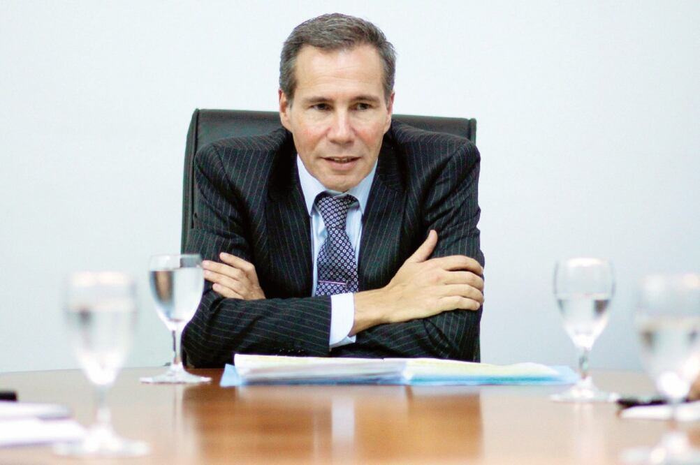 El fiscal Alberto Nisman, durante una conferencia con periodistas en Buenos Aires, en 2013. Fue hallado muerto en enero de 2015.  (MARCOS BRINDICCI. REUTERS)