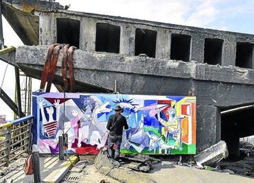 Artista mexicano viaja a Kiev y replica el "Guernica" de Picasso, obra que retrata la crudeza de la guerra