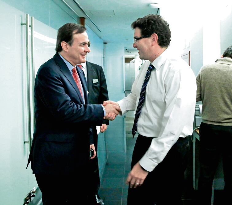 El presidente del CCE, Juan Pablo Castañón, se reunió con el PRD en el Senado, y expresó que el artículo 32 de la Ley de Responsabilidades Administrativas es inoperante. El empresario habló con el senador Armando Ríos Piter (imagen) (ESPECIAL)