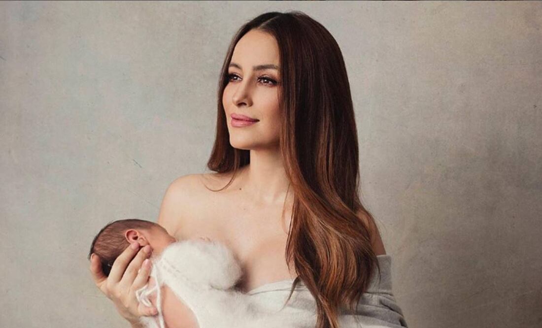 Cynthia Rodríguez posó con su hijo León en redes sin mostrar su rostro.