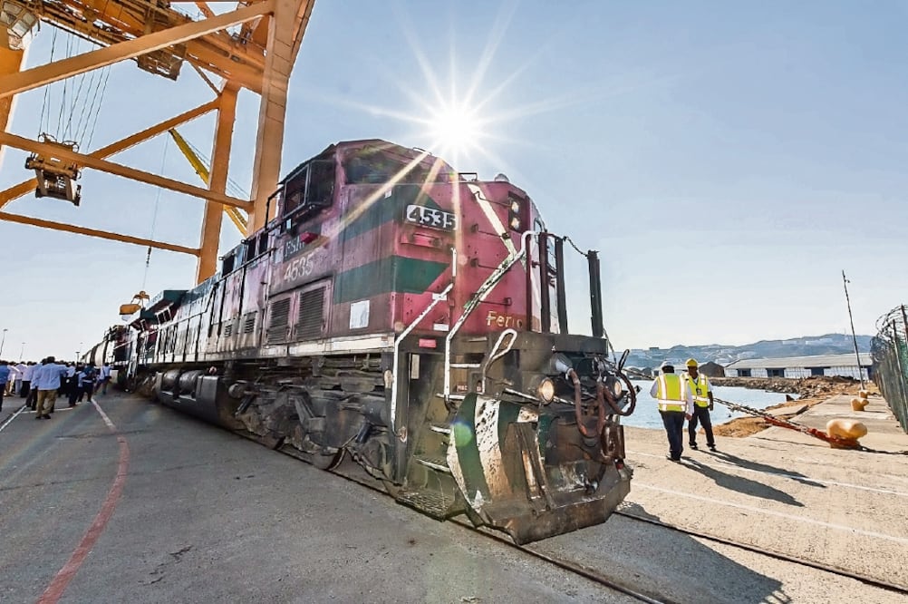 En el Istmo de Tehuantepec el corredor industrial dará valor agregado a la entidad porque se tienen 11 tratados de libre comercio con las economías más importantes, destacó el gobernador Alejandro Murat (ESPECIAL)