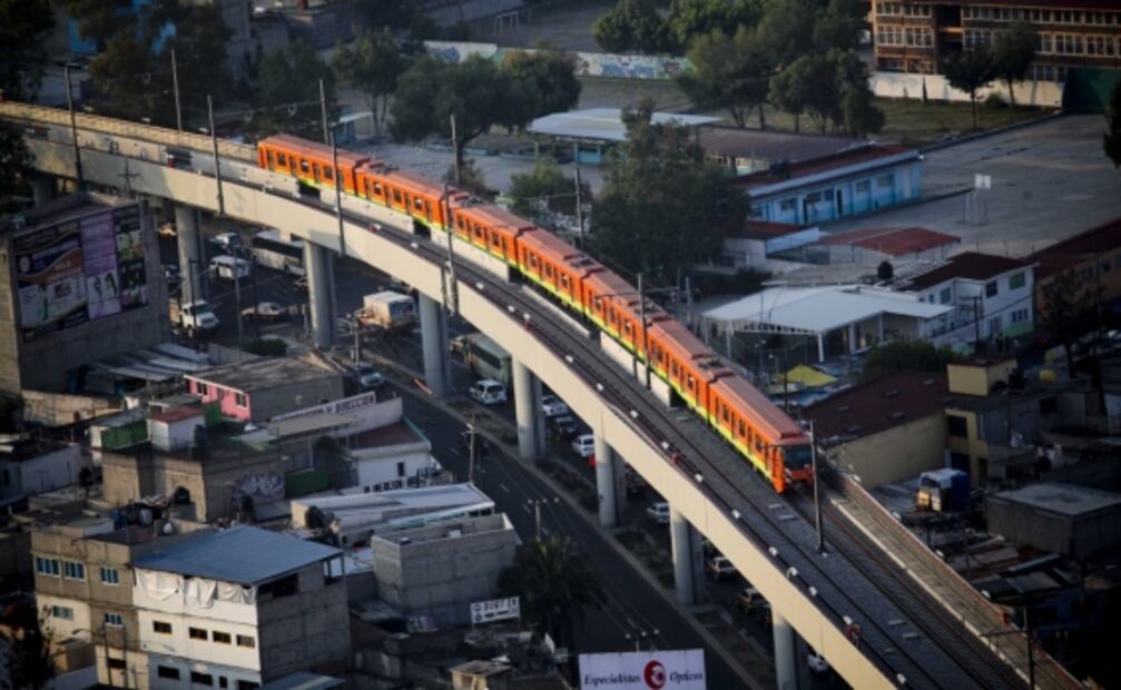 "La vida peligraba y me hacía mensa. Yo y todos"; crónica de Mónica Lavín sobre la Línea Dorada en 2014