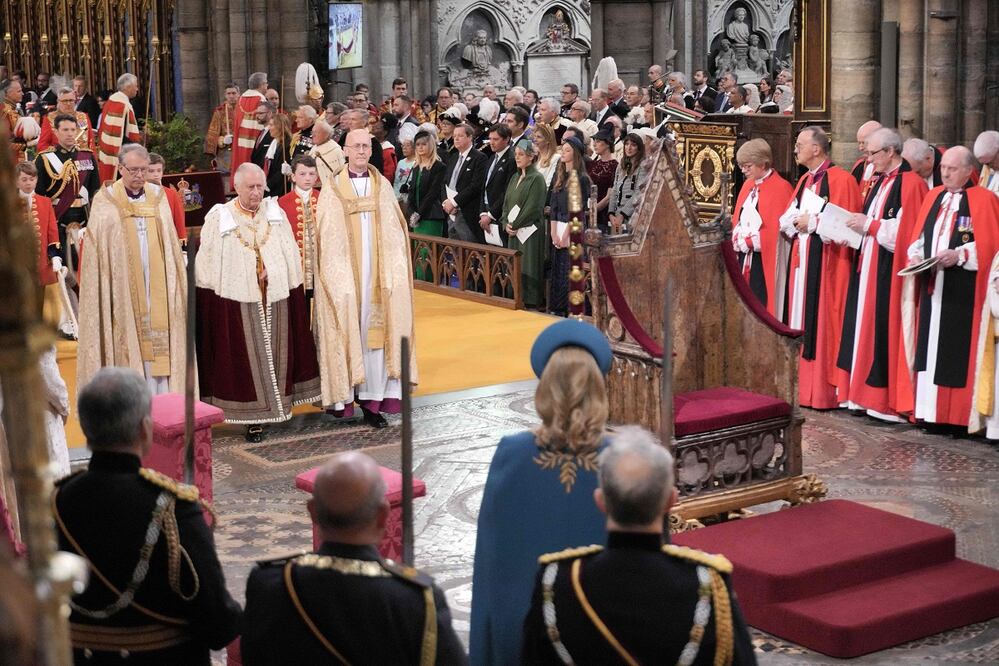 El rey Carlos III llega a la Abadía de Westminster en el centro de Londres el 6 de mayo de 2023 para su coronación. Foto: AFP