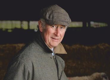 Conoce el perfume favorito del rey Carlos III, según el príncipe Harry