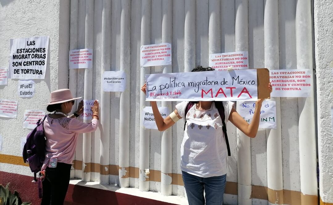 En Tapachula miembros de organizamos de derechos humanos se manifestaron en las instalaciones de la Estación Migratoria Siglo XXI. Foto: Fredy Martín Pérez / EL UNIVERSAL