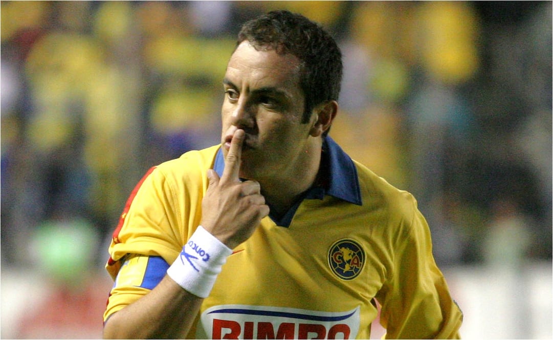 FOTO: ARCHIVO EL UNIVERSAL - Cuauhtémoc Blanco alza la mano para dirigir al América