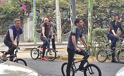 Coldplay canta, pasea y graba video en la ciudad