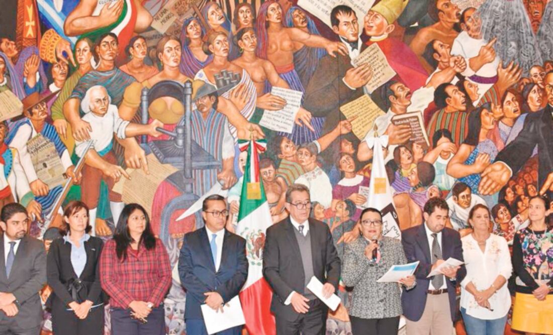 Desde el Salón Murales del Antiguo Palacio del Ayuntamiento, Rosa Icela Rodríguez tomó la palabra y aclaró que este proceso no sustituye la entrega-recepción que habrá de llevar a cabo cada área del Gobierno capitalino. Foto: ESPECIAL