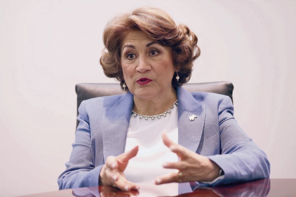 Gloria Ramírez Hernández, ganadora de la presea Elvia Carrillo Puerto del Senado (JUAN CARLOS REYES. EL UNIVERSAL)