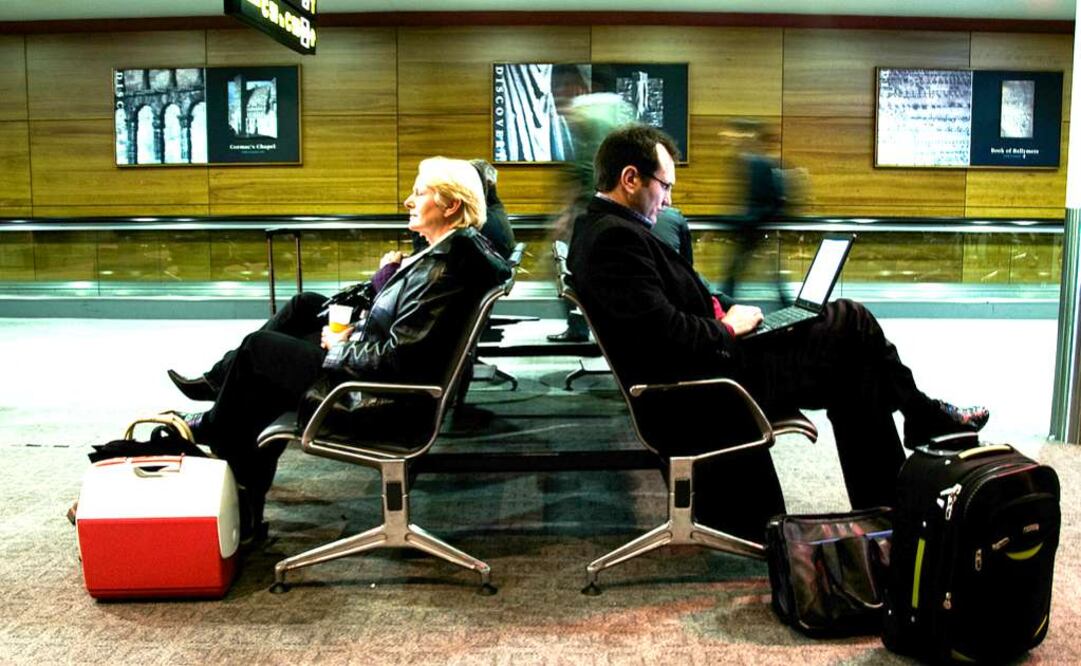 Descubre cómo ahorrar en los aeropuertos o al conseguir tus vuelos. (Foto: Anna Michal)