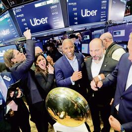 Uber debuta en Wall Street con caída de 7%