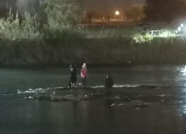 Rescatan a migrante embarazada en el Río Bravo; trataba de cruzar a EU