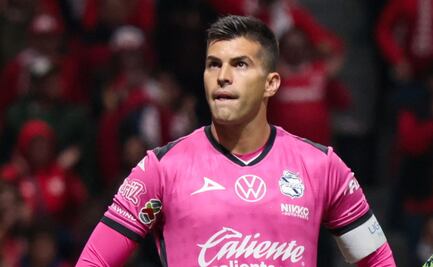 Julio González saldría del Puebla tras malas actuaciones con el equipo