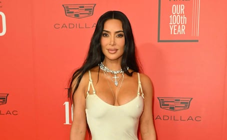 Kim Kardashian luce silueta ‘imposible’ en lencería negra y deslumbra a seguidores