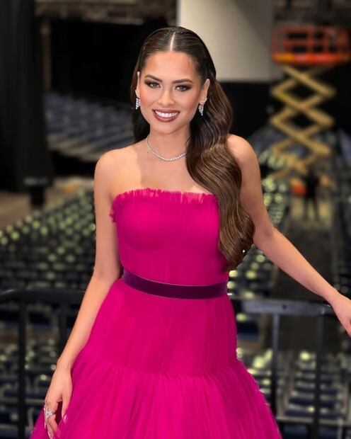 Andrea Meza: 3 looks de inviernos para presumir cintura al estilo Thalía