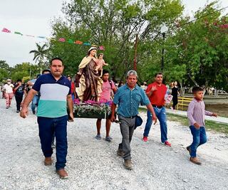 Piden a virgen lluvias para sus  cultivos