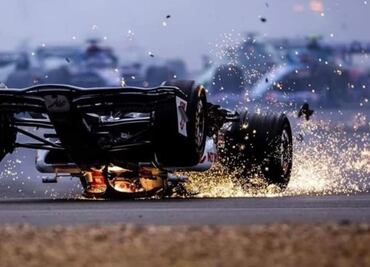 La importante pieza clave que falló durante el choque de Guanyu Zhou