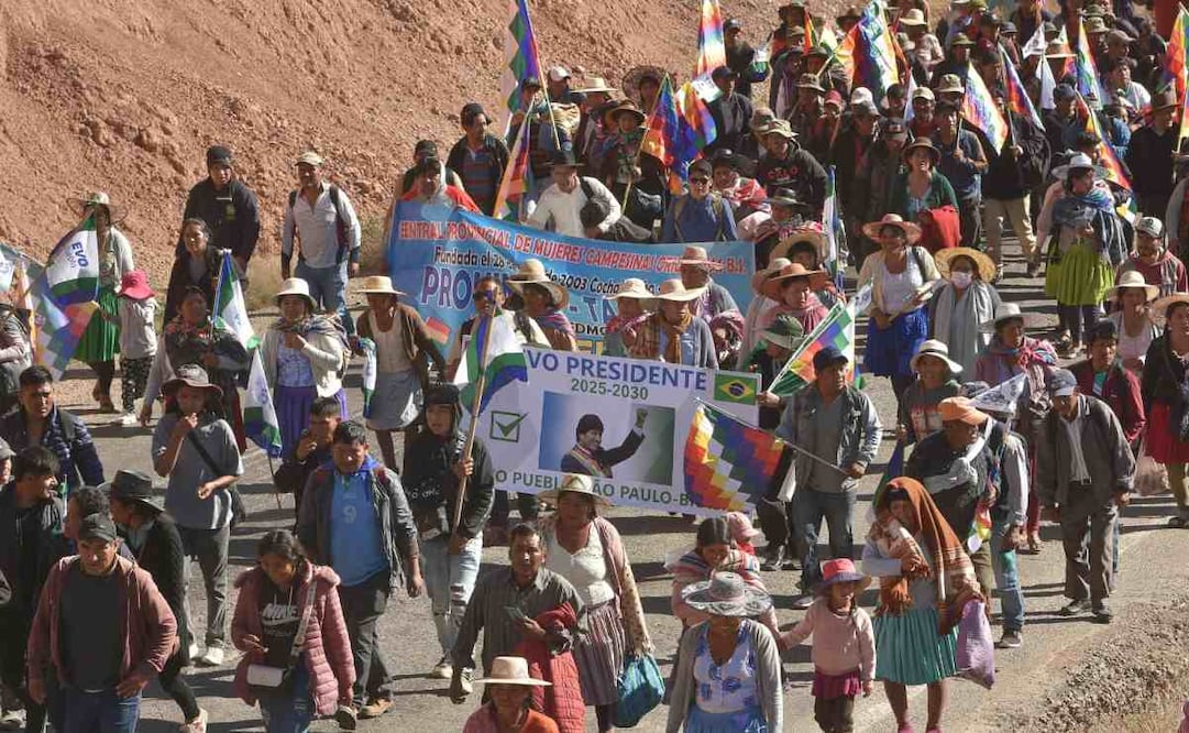 Cientos de seguidores del expresidente de Bolivia Evo Morales marcharon este martes en La Paz Foto: EFE