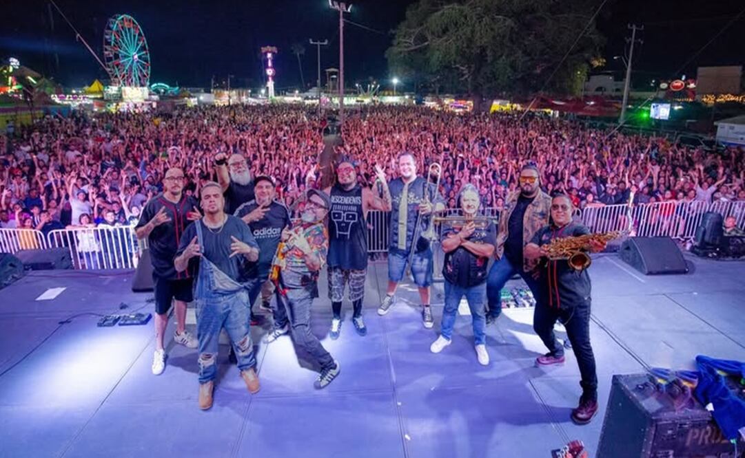 La banda pausó momentáneamente su participación; al final agradecieron a su público por una noche inolvidable. Foto: Facebook.